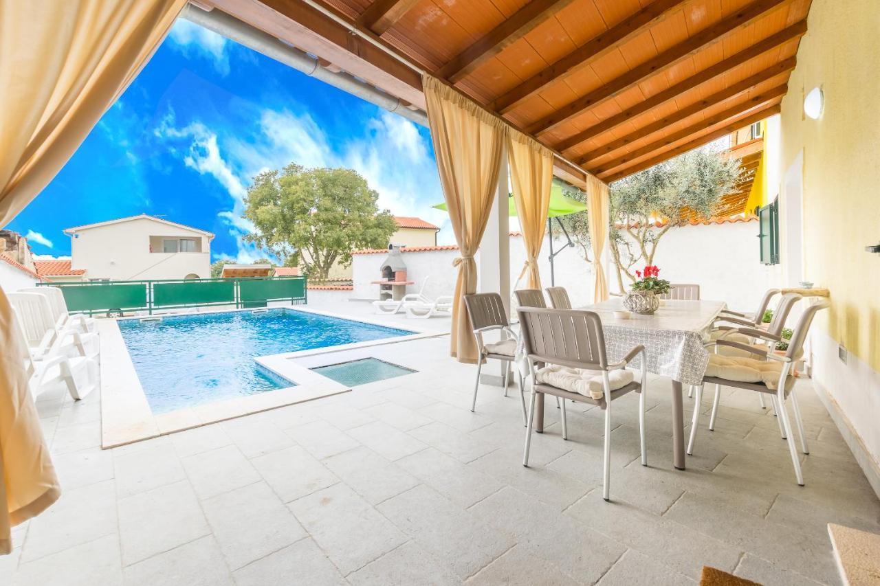 Holiday Home Olga With Pool &Pet Friendly Pula Exteriér fotografie