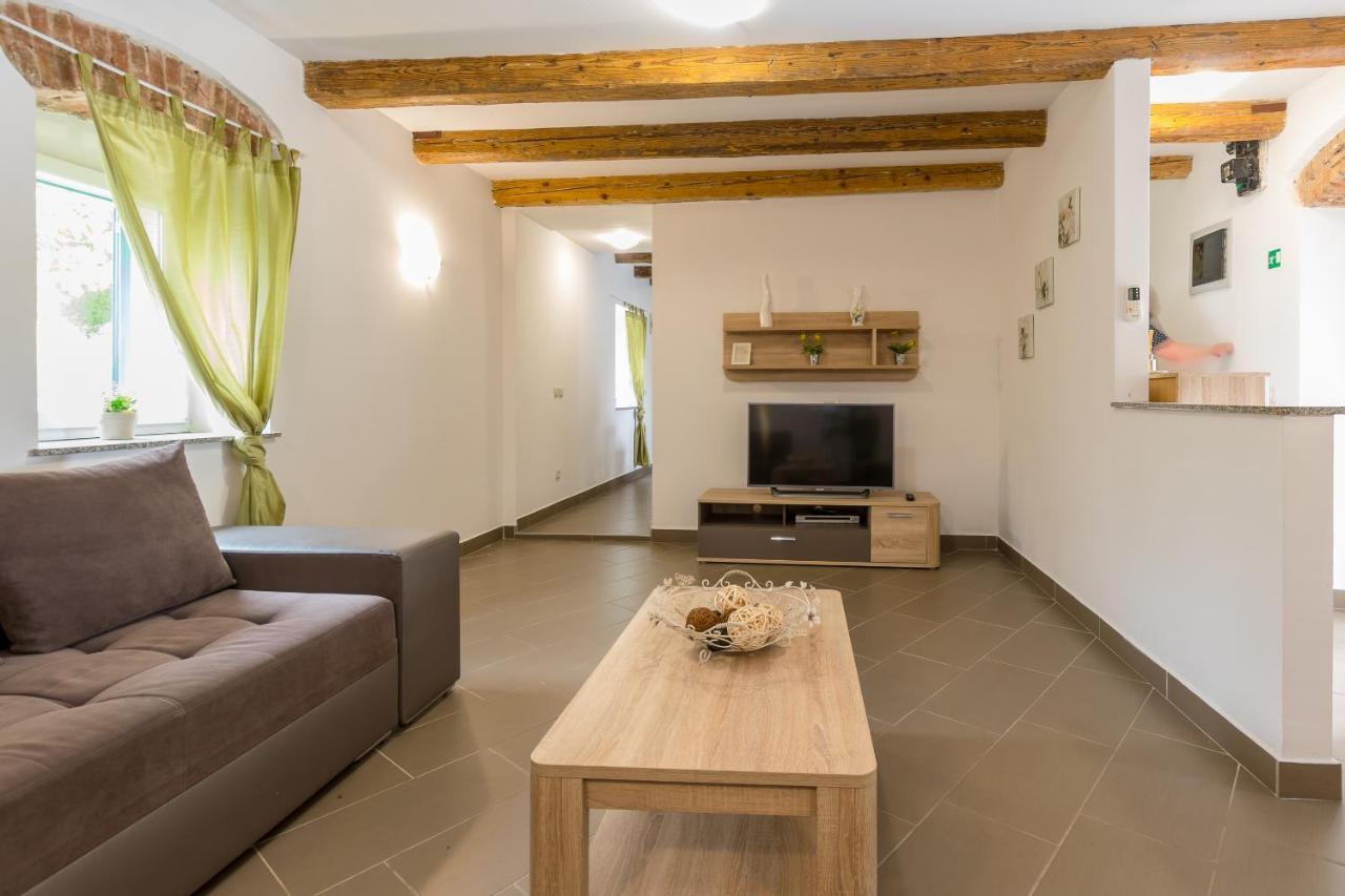 Holiday Home Olga With Pool &Pet Friendly Pula Exteriér fotografie