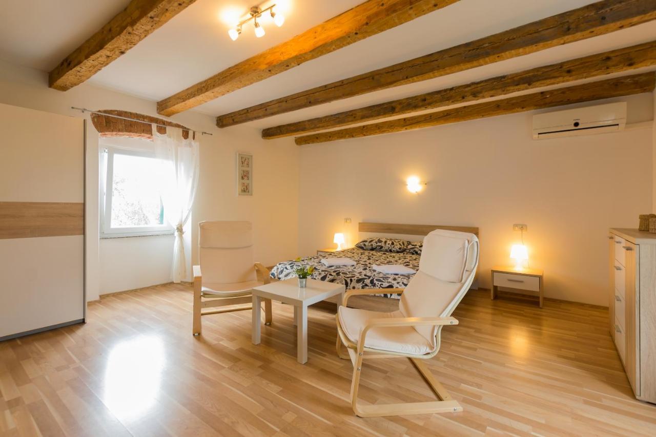 Holiday Home Olga With Pool &Pet Friendly Pula Exteriér fotografie