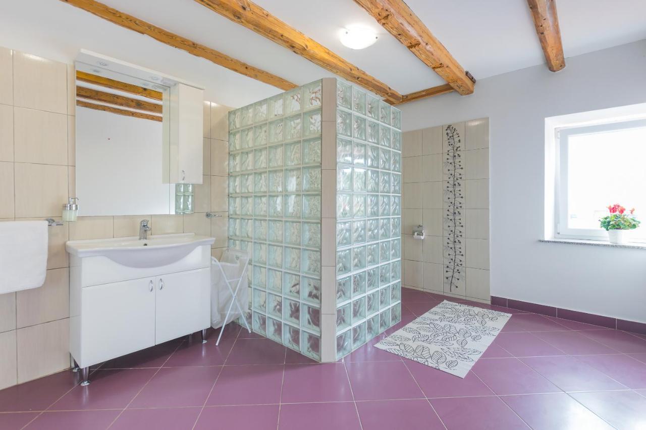 Holiday Home Olga With Pool &Pet Friendly Pula Exteriér fotografie