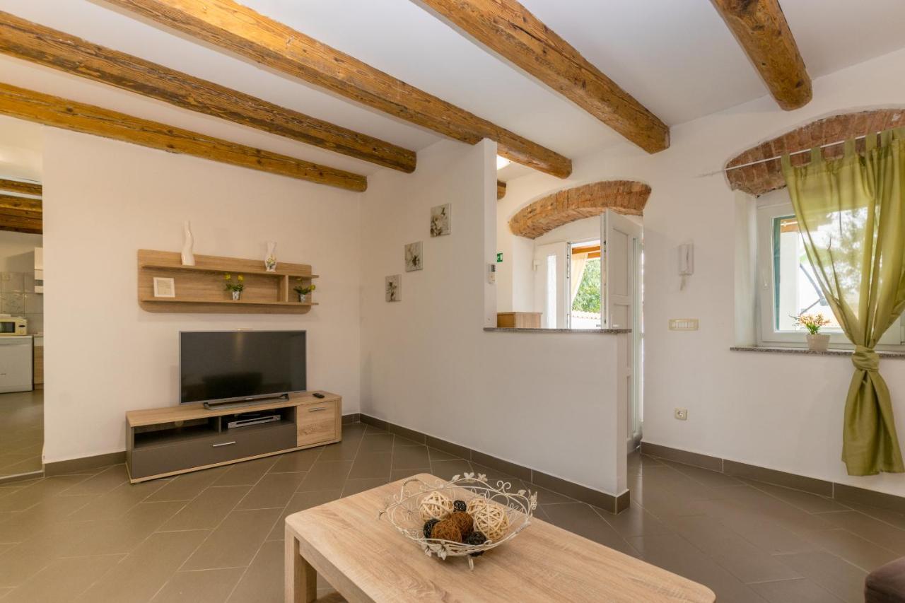 Holiday Home Olga With Pool &Pet Friendly Pula Exteriér fotografie