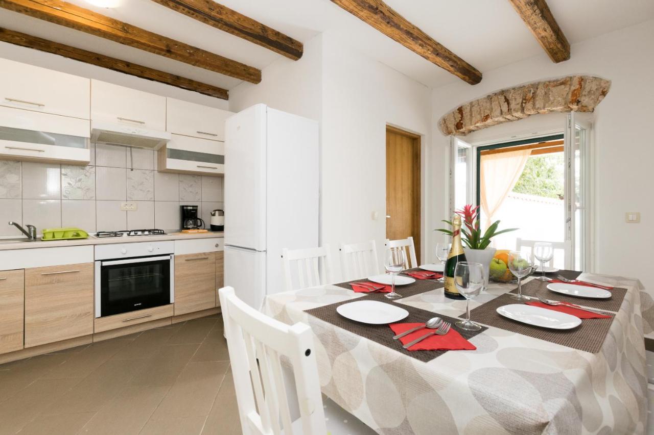 Holiday Home Olga With Pool &Pet Friendly Pula Exteriér fotografie